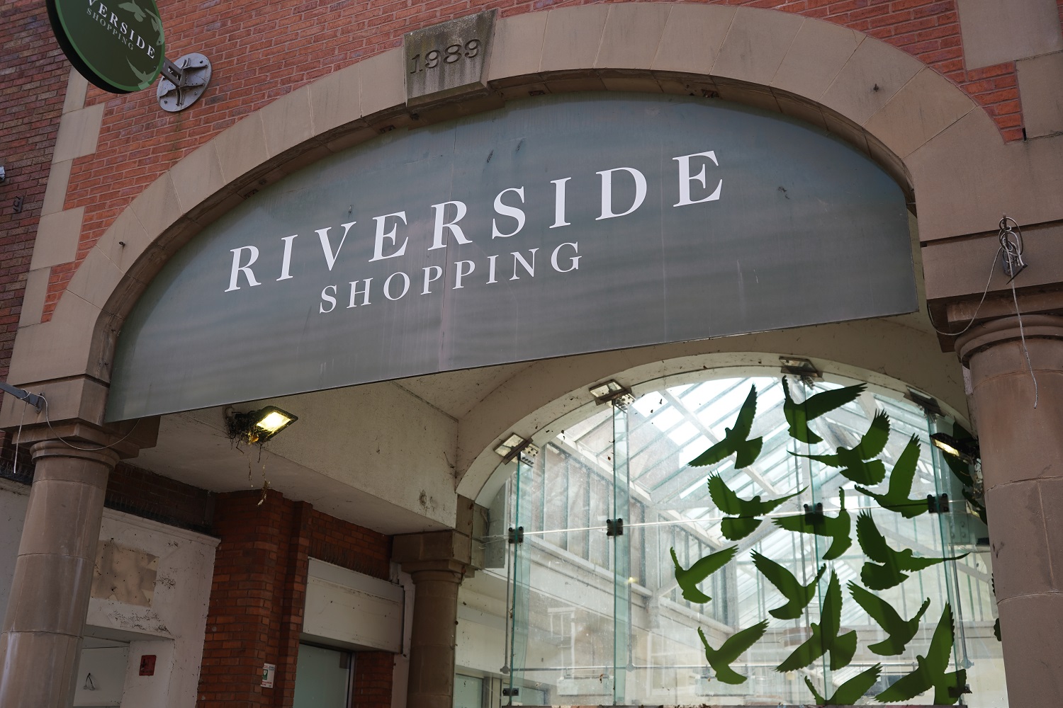 The outside of the Riverside Shopping Centre in Evesham